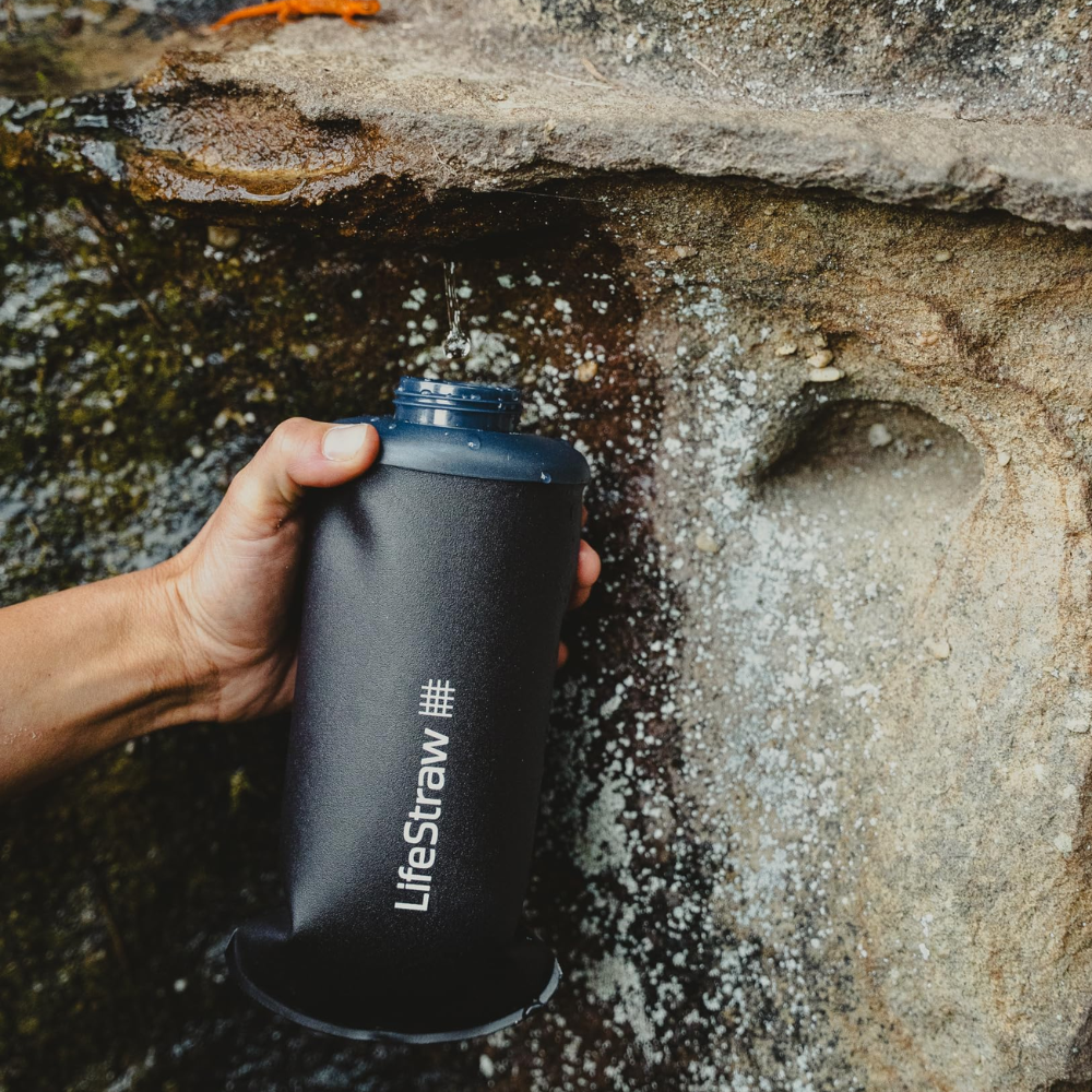 LifeStraw Peak Collapsible Bottle Squeeze Bottle met filter 650ml kopen bij Outdoor-Travel.nl